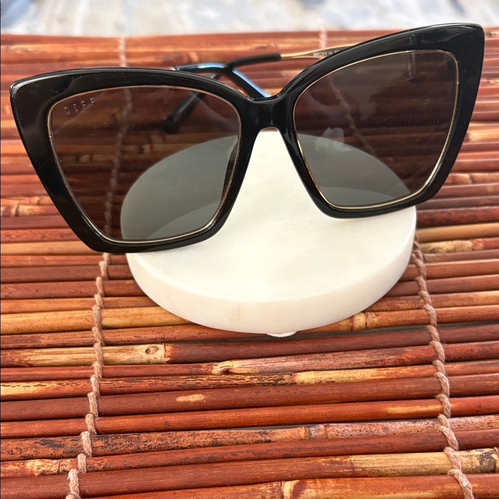 Diff Eyewear Black Square Sunglasses